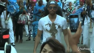 Enrique on set of the "Súbeme La Radio" Music Video in Havana, Cuba