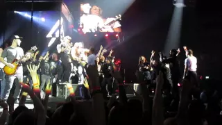 Linkin Park Invite Fans On Stage (London O2 Arena Nov 24 2014)