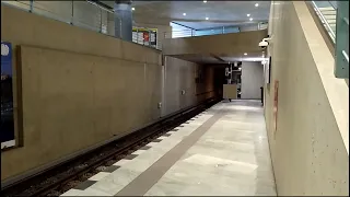 U-Bahn Berlin. Linia U5. Stacja Bundestag. Pociąg typu J