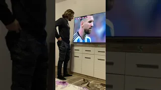 iRaphahell il incurajeaza pe MESSI!