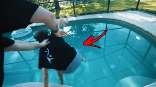 FUI ATIRADO NA PISCINA ENQUANTO DORMIA !