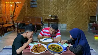 Ikan bumbu kuning, tempe goreng, super nikmat bikin nagih , makan bersama keluarga,masakan desa