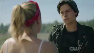 Riverdale 2x06 Jughead and Betty scene before the race