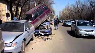 Удачно припарковался! Остальные, правда, так не думают.