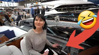 🤣 NEVER do that on a superyacht! Riva Rivamare 2024 75 km/h. XL Roomtour.