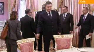 Янукович требует от Фюле объективности