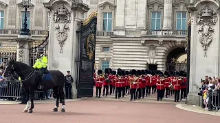 Смена караула Букингемского дворца (Changing of the Guard at Buckingham Palace)