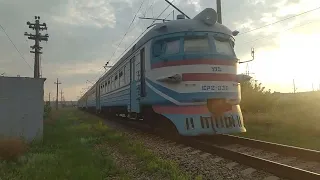 ер2-836 с пассажирским поездом