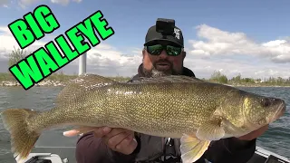 Fishing for HUGE Walleye on my Favorite Lake!