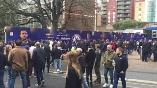 Chelsea 2-2 Arsenal (FT) Arsenal fans giving the home Chelsea fan's some banter.