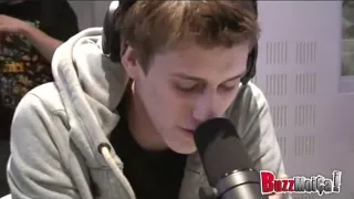 Jean-Baptiste Maunier in 2011 sings Vois Sur Ton Chemin