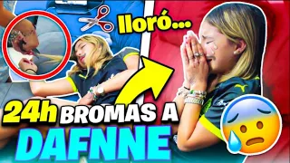 VENGANDOME DE DAFNNE! LE CORTE EL PELO MIENTRAS DORMIA *llora* | Hermanas JM