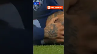 NEYMAR LEVA COTOVELADA NA CARA E ÁRBITRO IGNORA O CRAQUE #shorts #futebol  #neymar