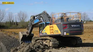 Volvo EC750E loading an A60H truck on short haul.