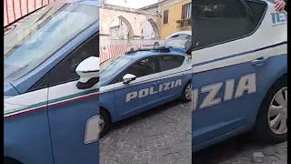 Auto si sfrena e piomba su tavoli bar  Sei persone in ospedale