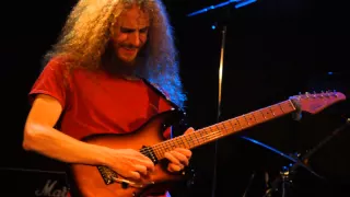 Guthrie Govan Plays Red Baron