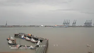 PORT OF FELIXSTOWE/SUFFOLK/UK/RIVER ORWELL - NEW HHA WEB CAM VIDEO - VUOKSI MAERSK - OUTBOUND