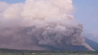 Indonesia's Mount Semeru erupts again