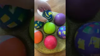 Bouncy balls in slime ! Subscribe!