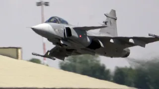 4Kᵁᴴᴰ Czech Air Force Saab 39 Gripen Solo Display flown by Captain Ivo Kardoš @ RIAT Fairford