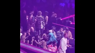 Khalid Meeting Blackpink at 2022 VMAs, pink venom reaction performance lisa #blackpink #pinkvenom