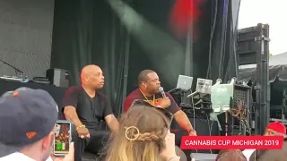 Busta Rhymes Performing "Look At Me Now" Live