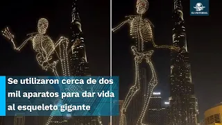 ¡Espectacular! Esqueleto gigante hecho de drones invade calles de Dubái por Halloween