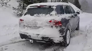 vw touareg in the snow