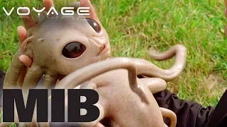 Alien Giving Birth | Men In Black | Voyage | With Captions