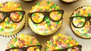 HOW TO MAKE CHAMPAGNE CUPCAKES - NERDY NUMMIES