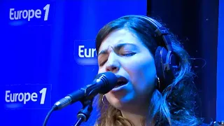 Clou reprend "Les Gauloises bleues" d'Yves Simon en live dans Europe matin