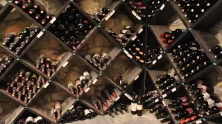 Этот винный погреб - один из лучших в Греции / This wine cellar is one of the best in Greece