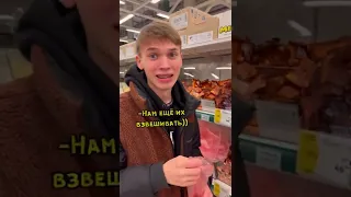 Шок - парень купил 100 конфет в 100 пакетах 😱 #shorts