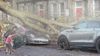 Storm Otto with 150 Km/h winds strikes UK and Northern Europe, causes major damage