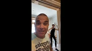 Robbie Williams — Coronaoke LIVE: Rage Against The Machine — Killing In the Name (04.05.20)