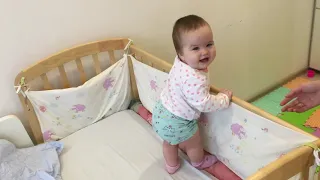 Как развивается младенец (как ползает по-пластунски, как встает на ножки)