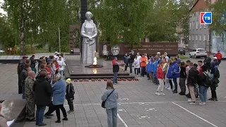 В Серове молодежь и активисты провели акцию «Свеча памяти»