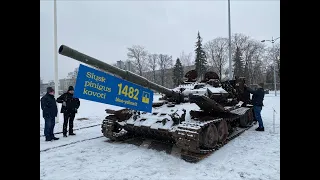 Tiesiogiai – iš Katedros aikštės: Ukrainos kariuomenės sunaikintas rusų tankas T-72B