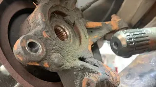 How to replace a CV joint CV Axel replacement CV joint failure CV joint hack Dacia Sandero / Renault