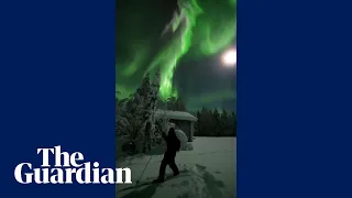 Spectacular northern lights display in Finland captures by skier