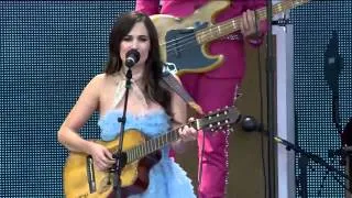 Kacey Musgraves - Follow Your Arrow (Live at Farm Aid 30)