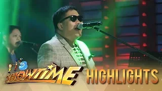 It's Showtime: Jugs Jugeuta kicks off the show with Ely Buendia and the Itchyworms