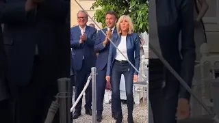 #MACRON Brigitte Macron danse comme un robot à l’Élysée 🤖