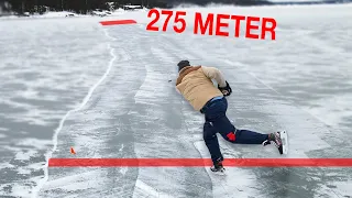 Dick Axelsson försöker slå världens längsta passning (275 meter)