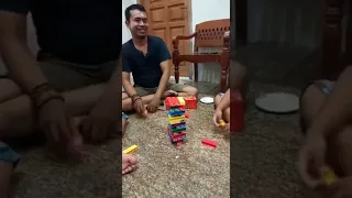 Bermain uno stacko dengan Rehan dan Rayyan sampai muka penuh bedak