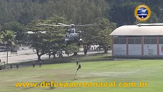 Fuzileiros Navais desembarcando do helicóptero UH-15A