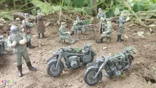 Motorcycle World War II German Motorcycle with Sidecar Plastic Model Military Vehicle