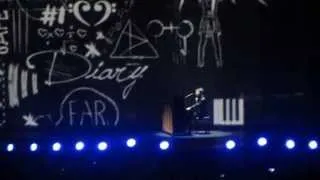 Alicia Keys singing Diary at the Prudential Center, Newark, NJ