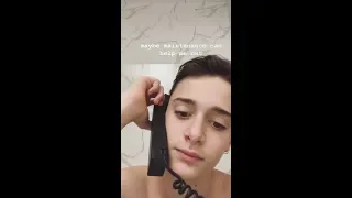 Noah Schnapp got stuck in a bathroom 😂😂😂