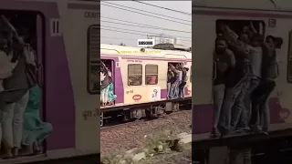 MUMBAI LOCAL TRAIN RUSH #mumbailocal #train | मुंबई लोकल गर्दी #shorts #crowd #rush #journey #mumbai